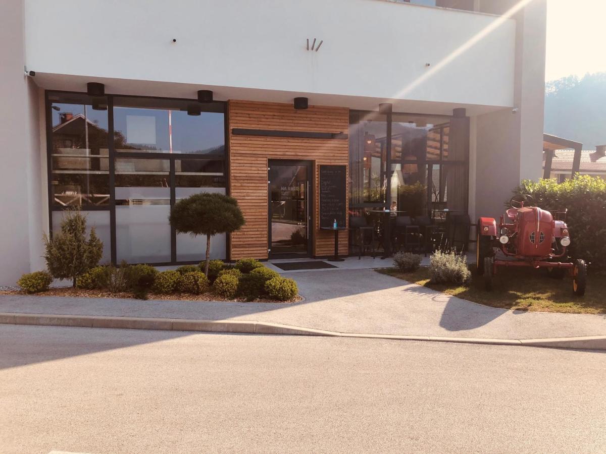 Hotel Na Vasi Restavracija In Prenocisca Škofja Loka Exterior foto