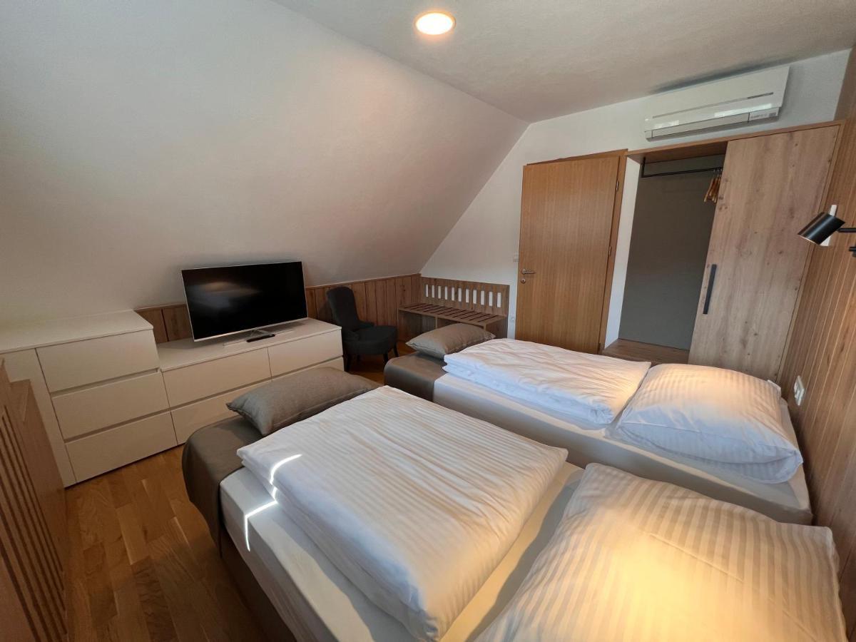Hotel Na Vasi Restavracija In Prenocisca Škofja Loka Exterior foto
