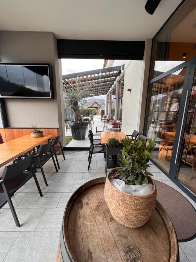 Hotel Na Vasi Restavracija In Prenocisca Škofja Loka Exterior foto