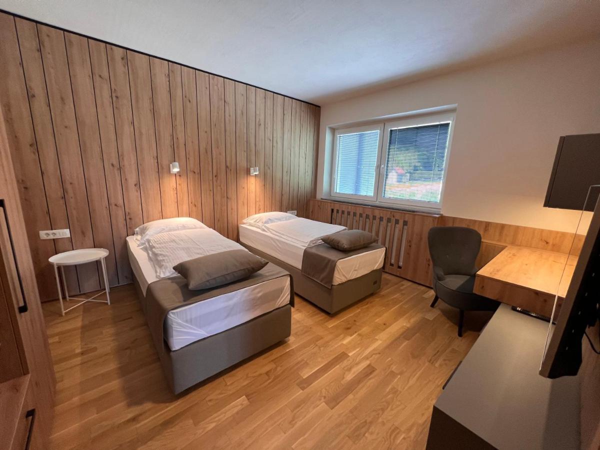 Hotel Na Vasi Restavracija In Prenocisca Škofja Loka Exterior foto